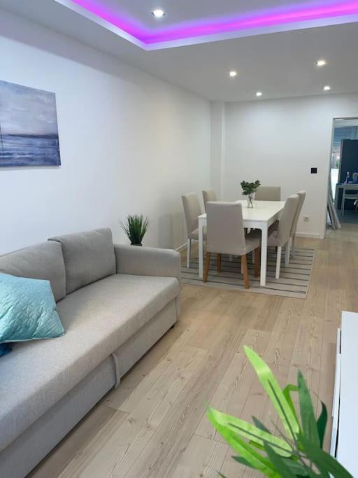Lovely 2 Bedroom Apartment In South Lisbon Barreiro  Bagian luar foto