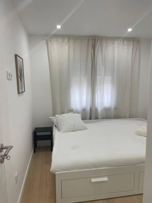 Lovely 2 Bedroom Apartment In South Lisbon Barreiro  Bagian luar foto