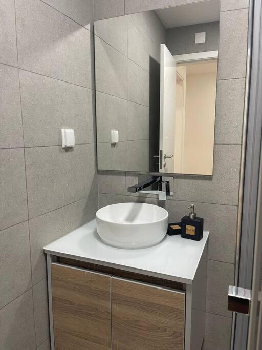 Lovely 2 Bedroom Apartment In South Lisbon Barreiro  Bagian luar foto