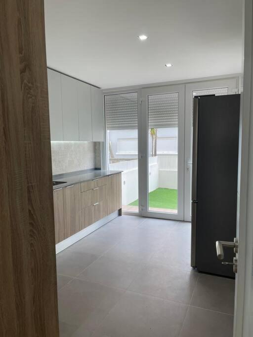 Lovely 2 Bedroom Apartment In South Lisbon Barreiro  Bagian luar foto