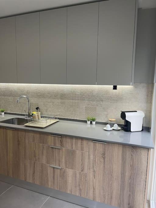 Lovely 2 Bedroom Apartment In South Lisbon Barreiro  Bagian luar foto